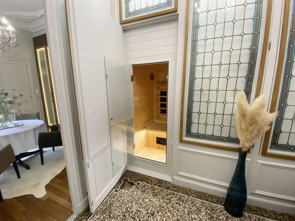 Toilet, Patio, Patio, Sauna, Sauna, Spa and wellness centre/facilities, Decorative detail, Decorative detail