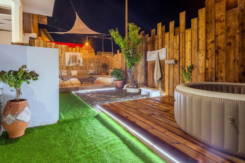 Property building, Garden, Hot Tub