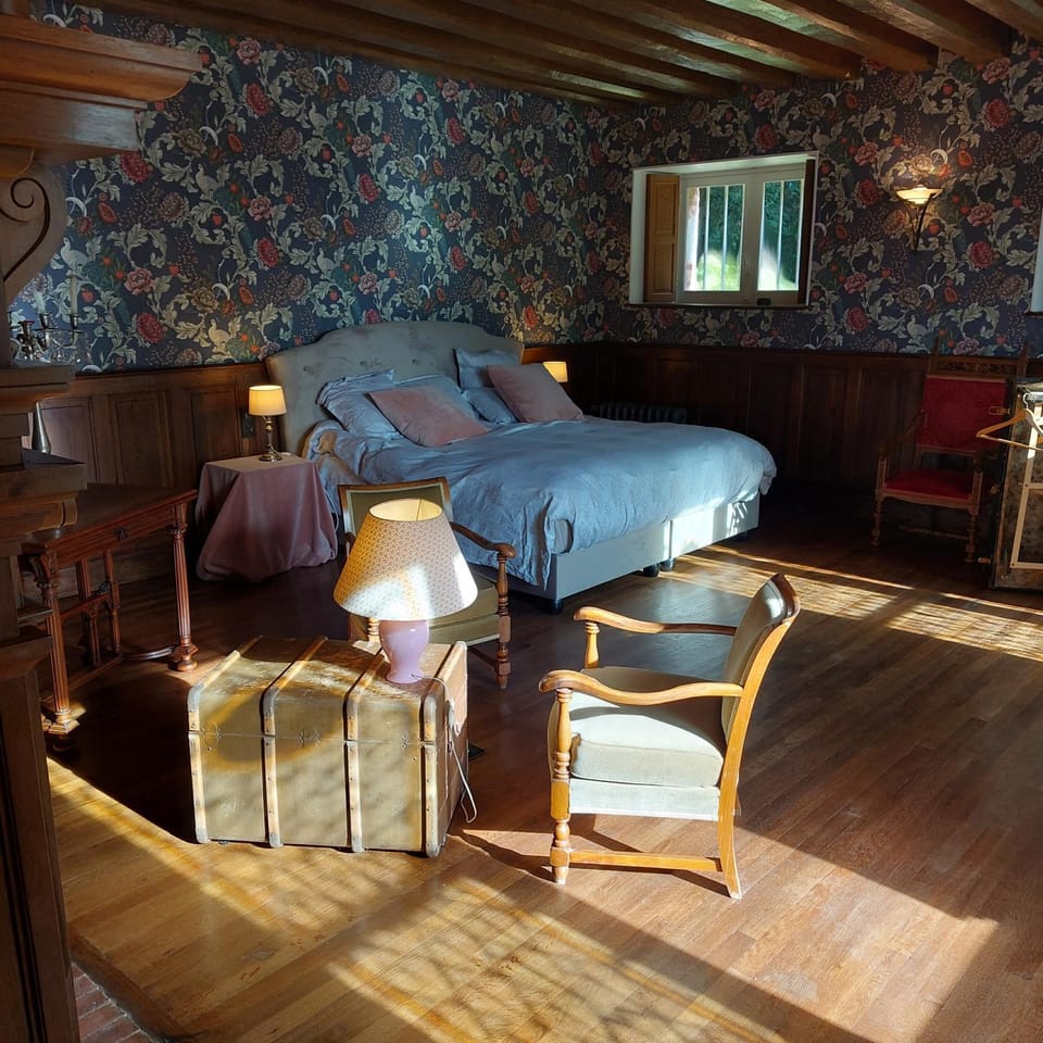 Bed, Photo of the whole room