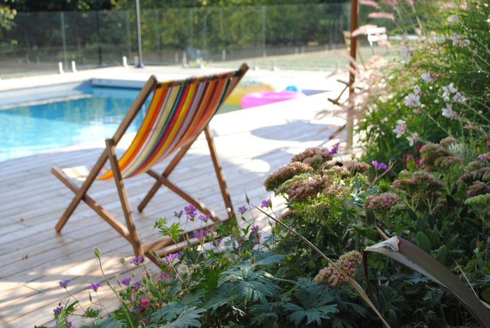 Pool view, Swimming pool, sunbed