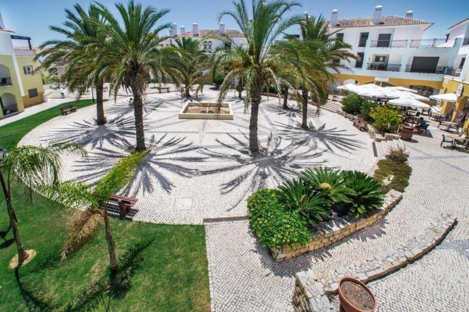 Neighbourhood, Natural landscape, Garden, Garden view, Street view, Location