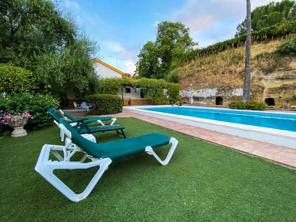 Off site, Garden, Swimming pool, Swimming pool