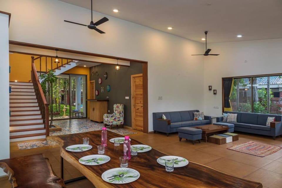 Living room, Seating area, Dining area