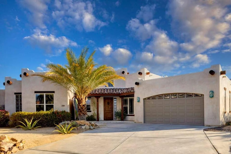 A Beautiful Desert Escape with Everything You Need House in Palm Springs