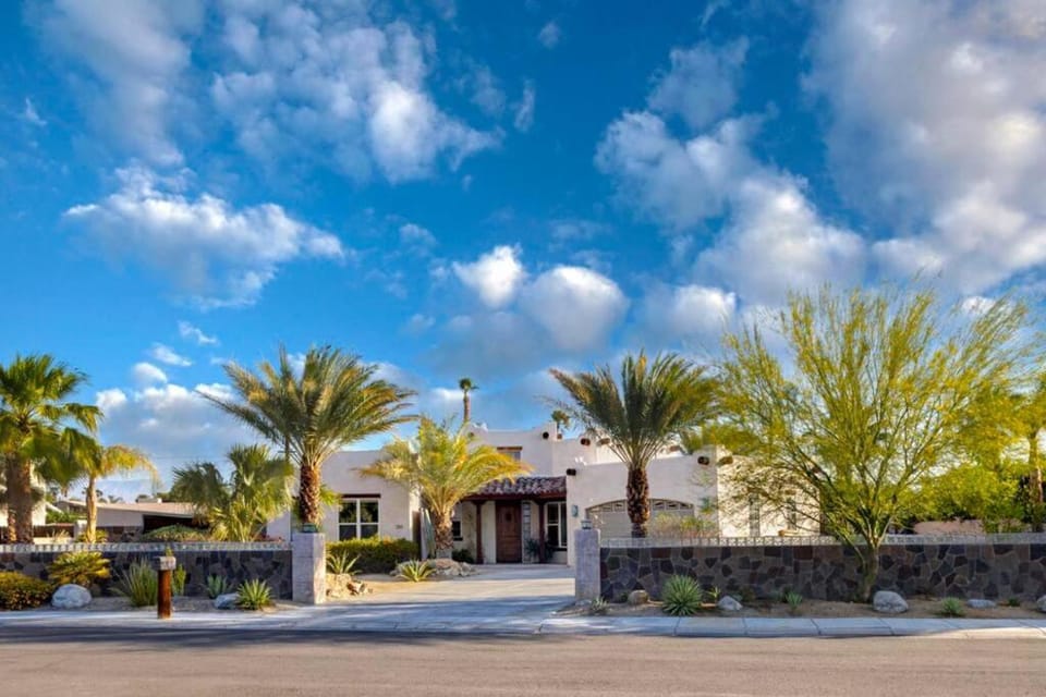 A Beautiful Desert Escape with Everything You Need House in Palm Springs