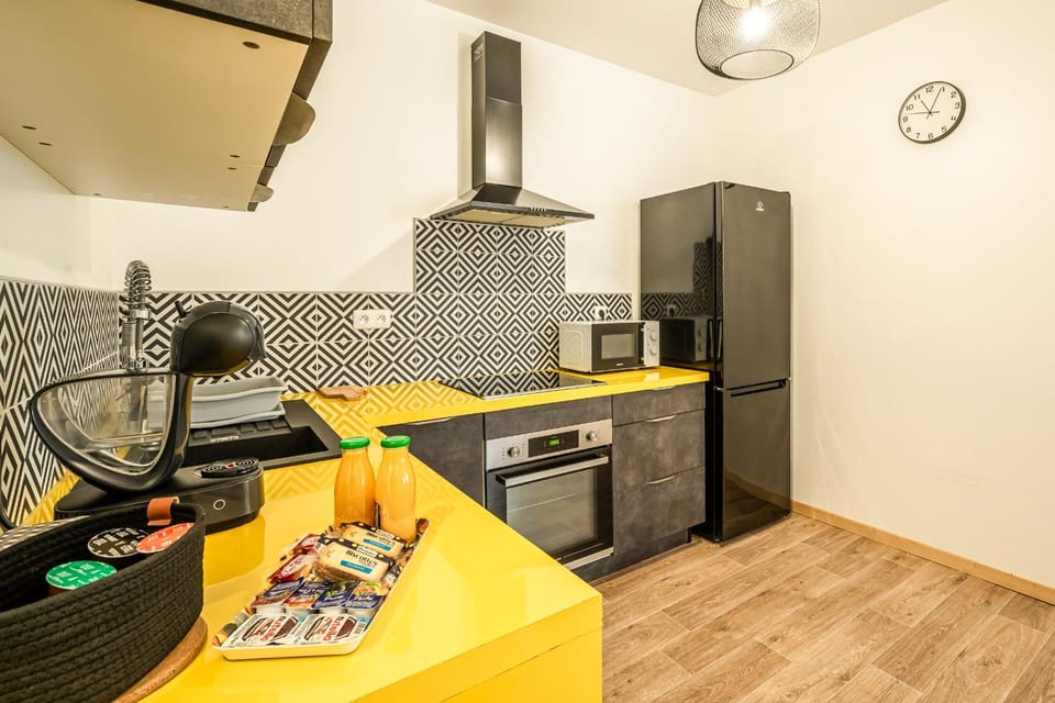 Coffee/tea facilities, Breakfast, microwave, oven, stove, kitchen