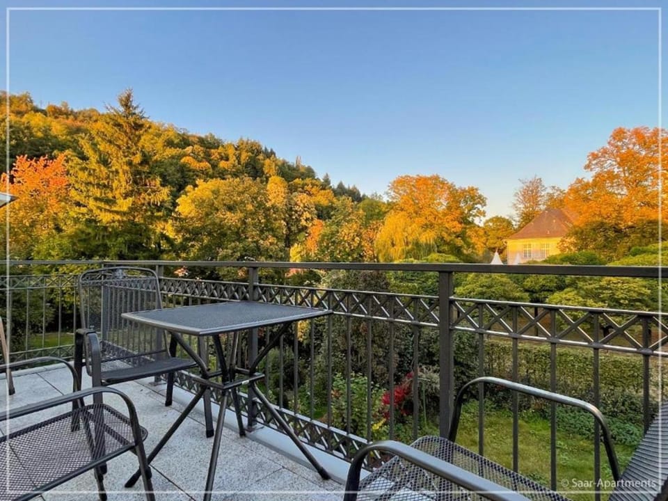 Spring, Day, Natural landscape, Garden, View (from property/room), Balcony/Terrace, Garden view, Landmark view