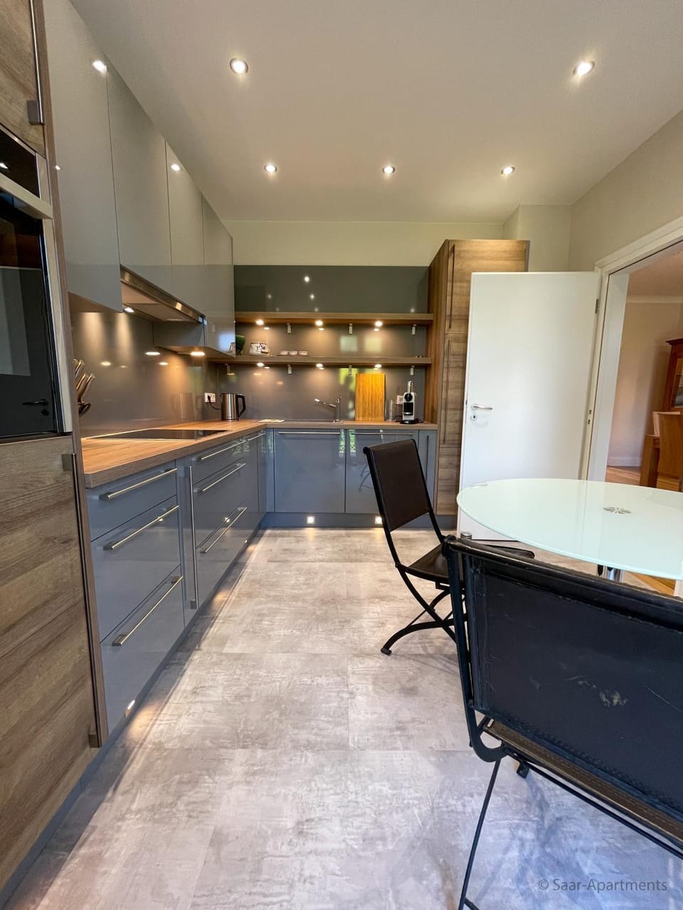 Coffee/tea facilities, Kitchen or kitchenette, Seating area, Dining area, dishwasher, furniture, oven, stove, kitchen