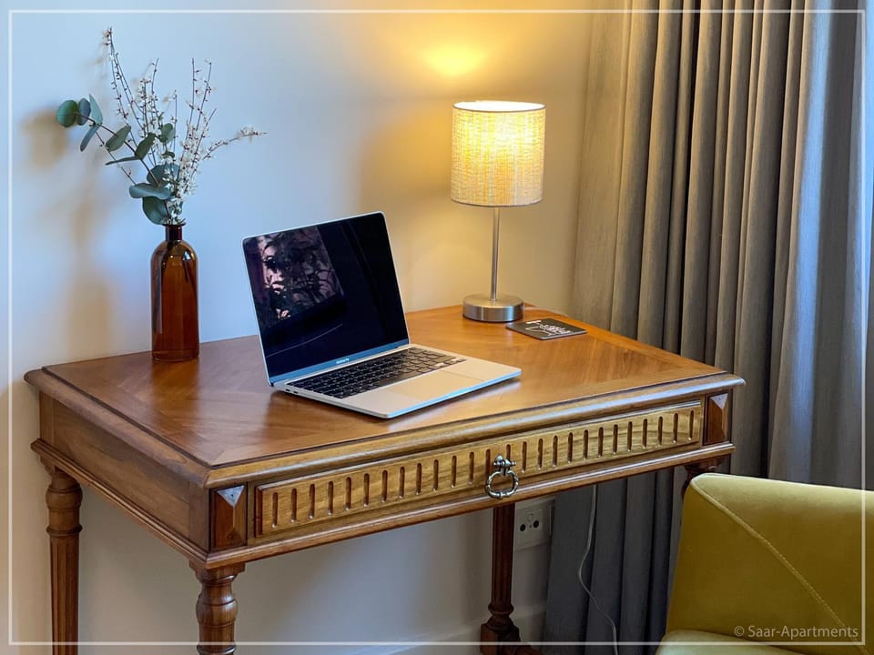 Living room, internet