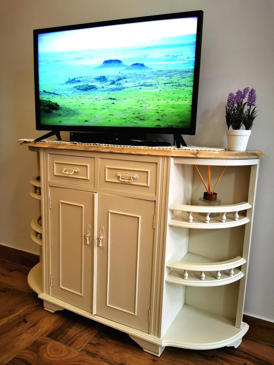 TV and multimedia, Living room, Meeting/conference room, furniture, locker