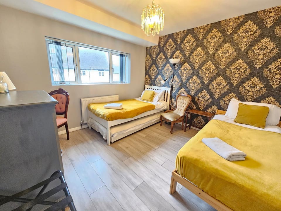 Bed, Photo of the whole room, Bedroom, towels