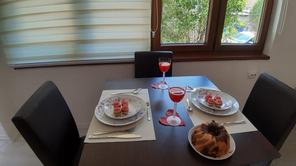 Food and drinks, Dining area