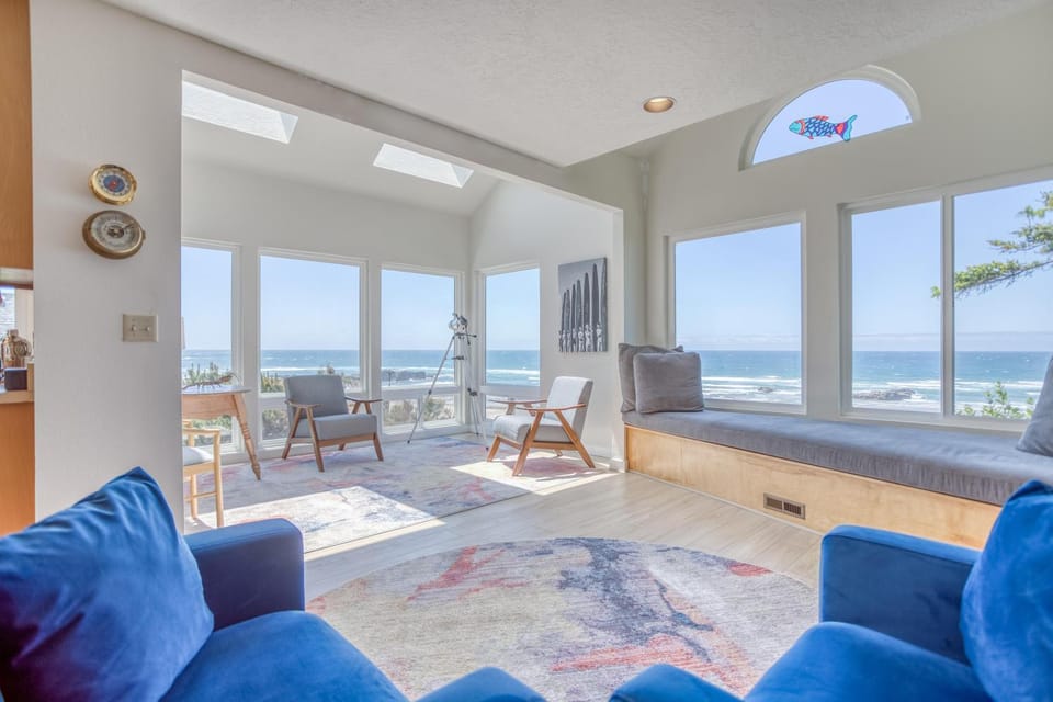 Anchor Blue House in Lincoln City