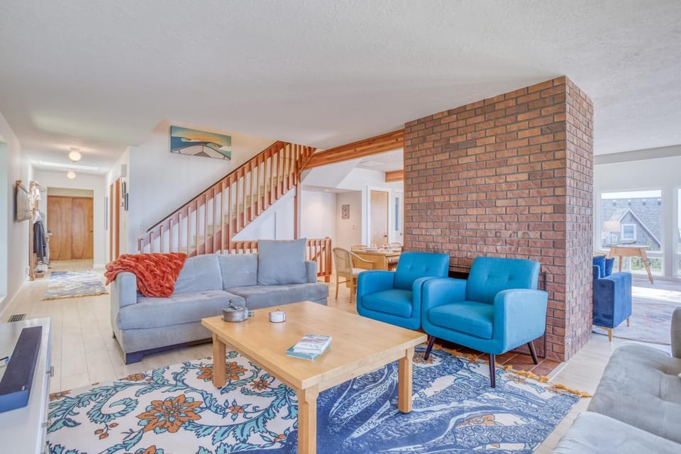 Anchor Blue House in Lincoln City