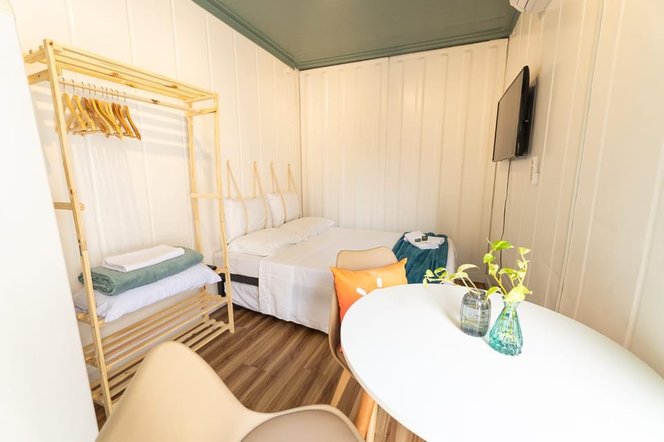 Bed, TV and multimedia, Photo of the whole room, Bedroom, towels, wardrobe