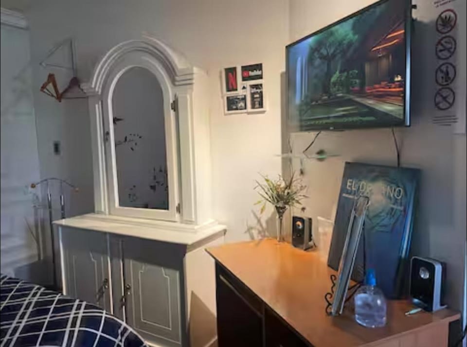 Amplia Habitación tipo Ejecutiva con baño y acceso privados Apartment in Toluca