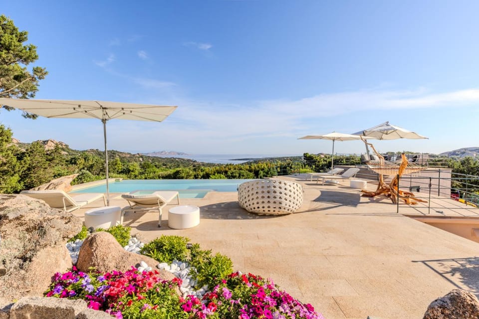 Patio, Spring, Day, Natural landscape, View (from property/room), Balcony/Terrace, Mountain view, Pool view, Swimming pool, sunbed