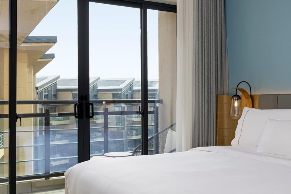 Bedroom, City view, Garden view