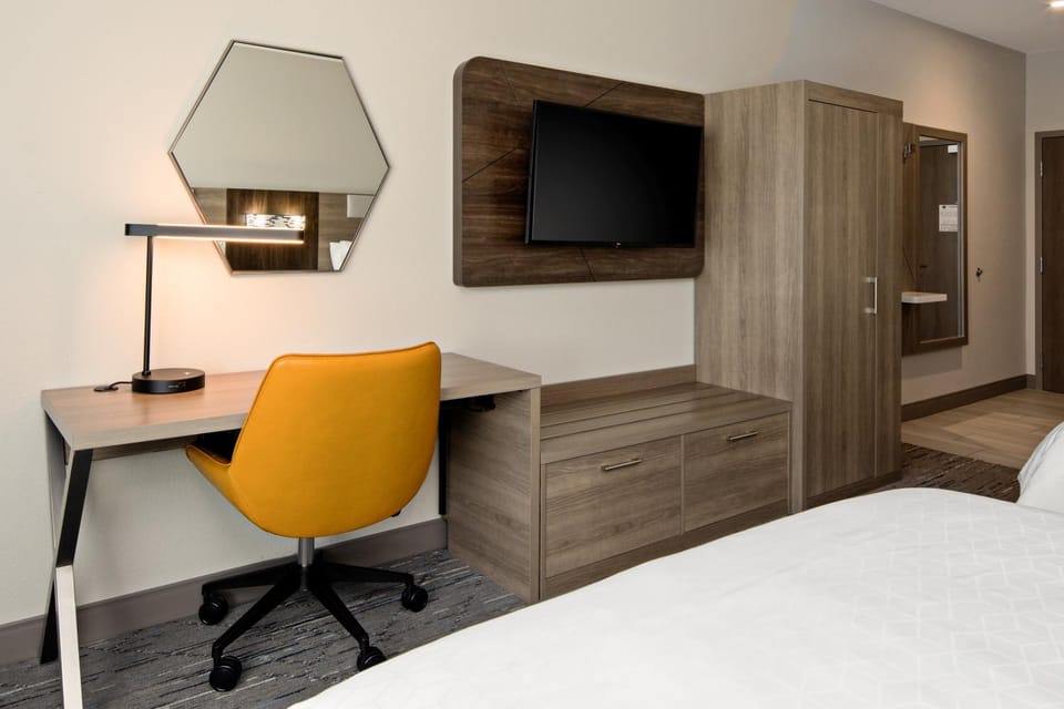 Holiday Inn Express & Suites Palm Desert - Millennium by IHG Hotel in Palm Desert
