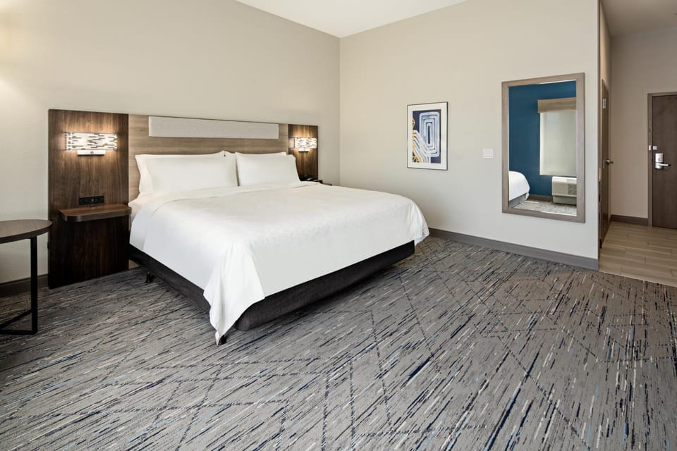 Holiday Inn Express & Suites Palm Desert - Millennium by IHG Hotel in Palm Desert
