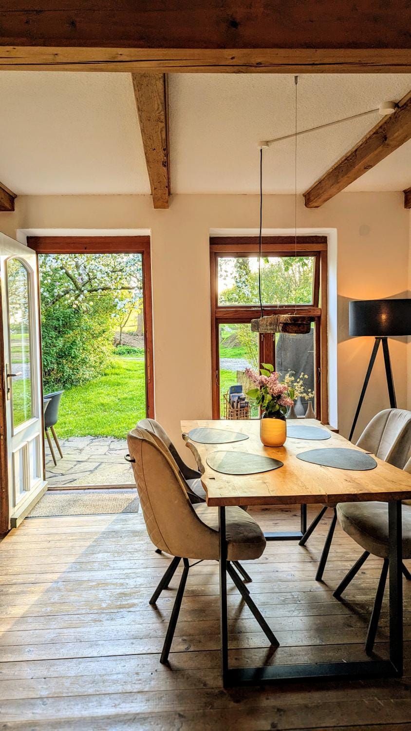 Seating area, Dining area