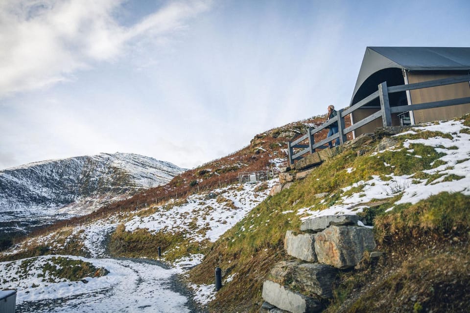 Property building, Day, Natural landscape, Winter, Mountain view