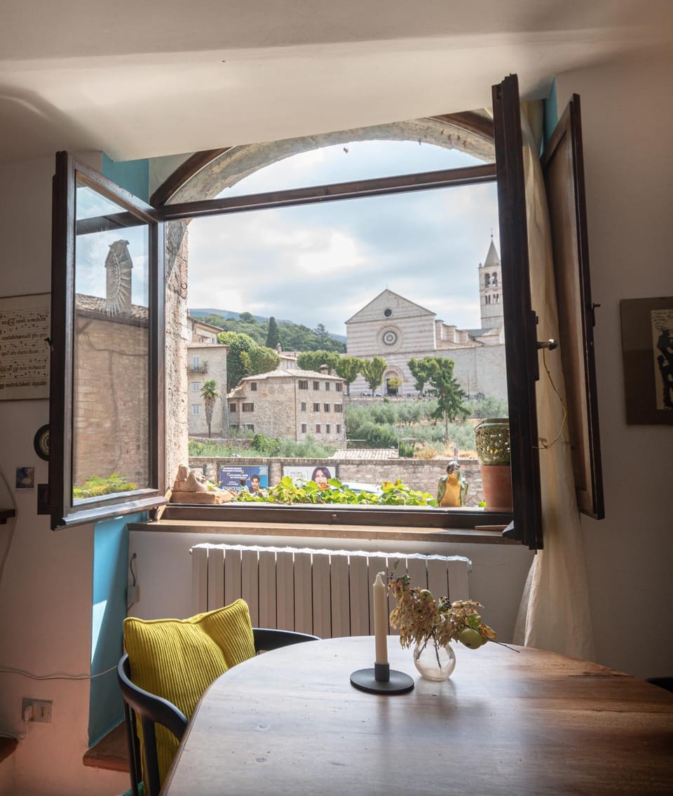 Lounge or bar, City view