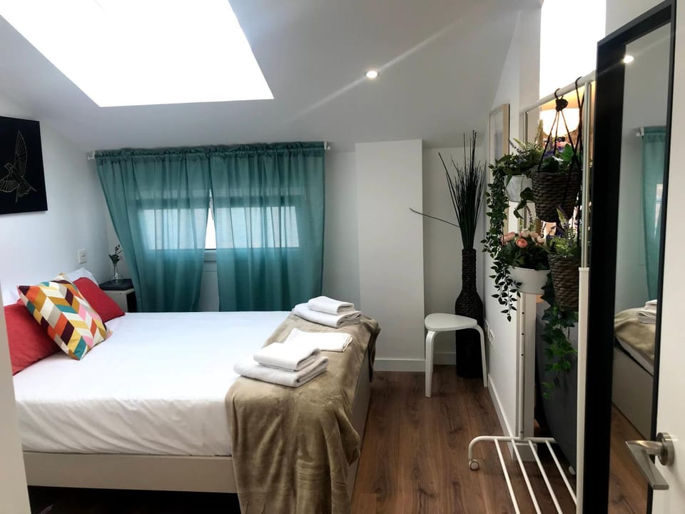 Bed, Photo of the whole room, Bedroom