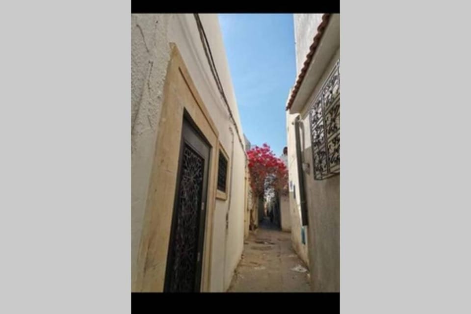Property building, Neighbourhood