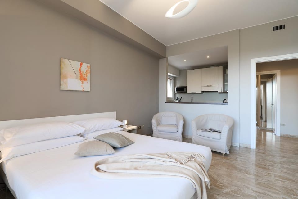 Bed, Living room, Photo of the whole room, Bedroom