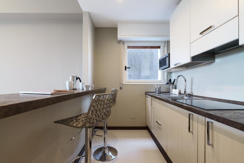 Kitchen or kitchenette, Dining area, dishwasher, stove