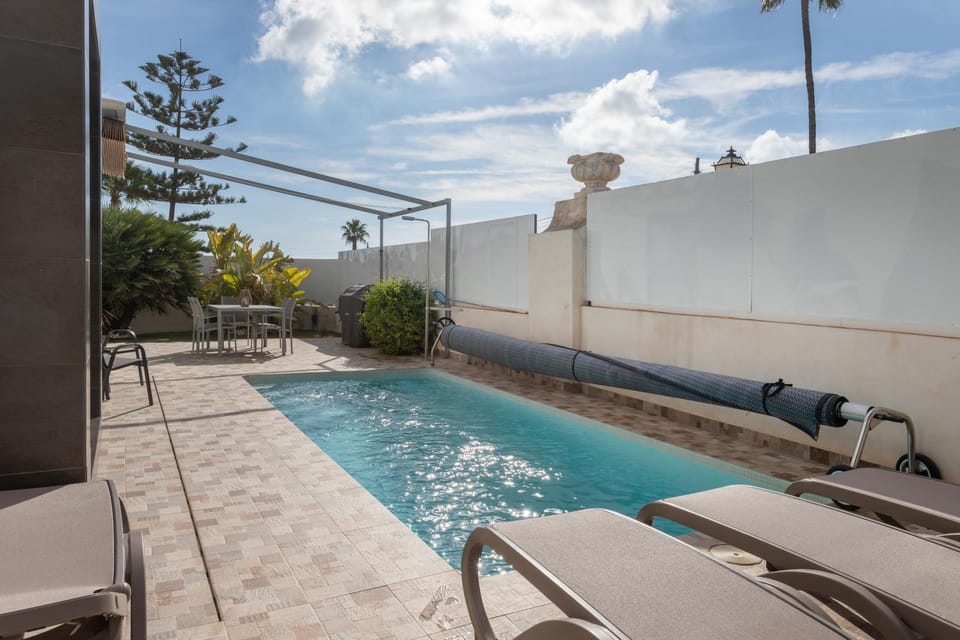 Property building, Swimming pool