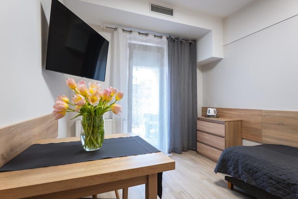 Bed, TV and multimedia, Photo of the whole room