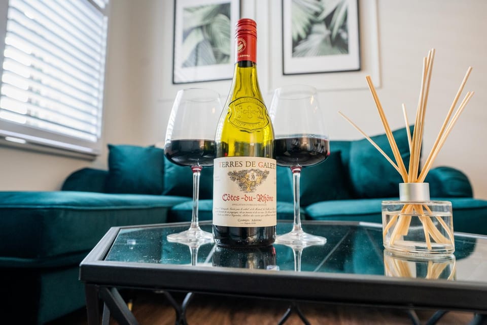 Living room, Food and drinks