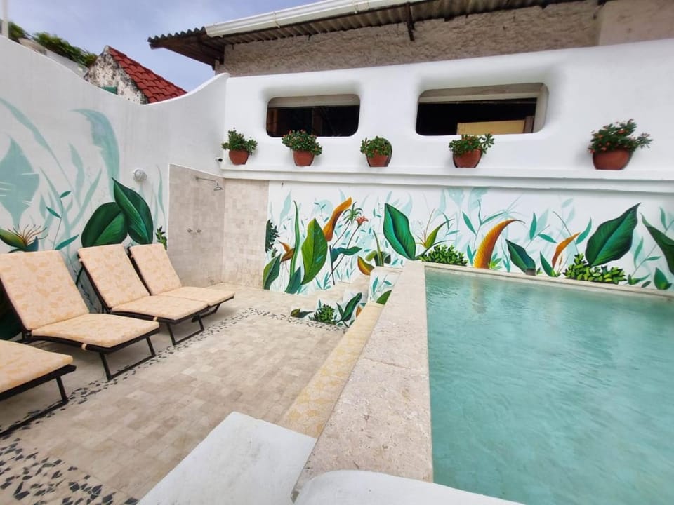 Property building, Swimming pool