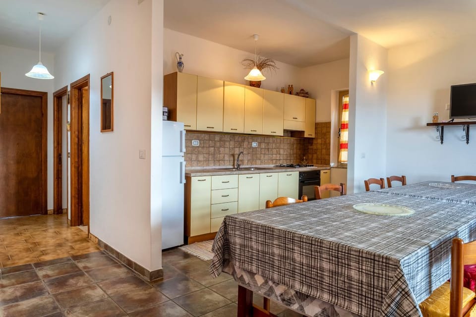 Property building, Kitchen or kitchenette, Living room