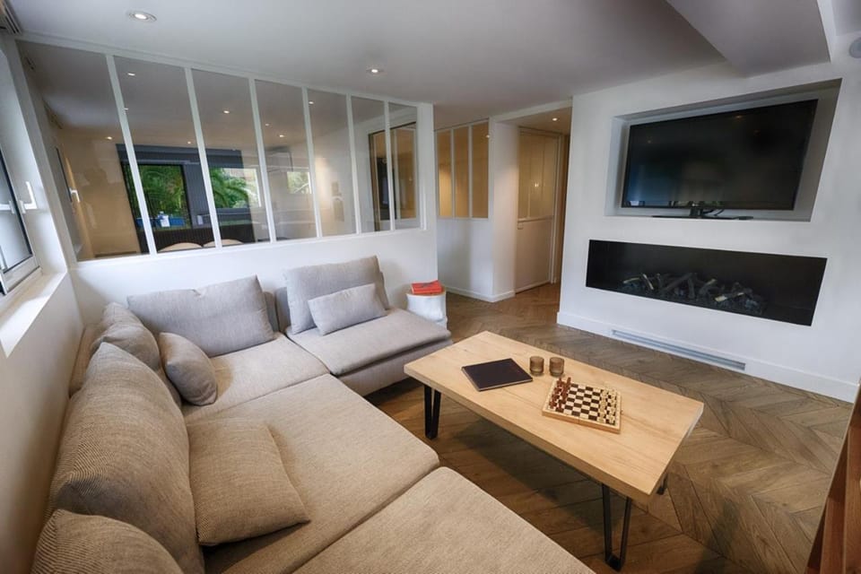 TV and multimedia, Living room, fireplace