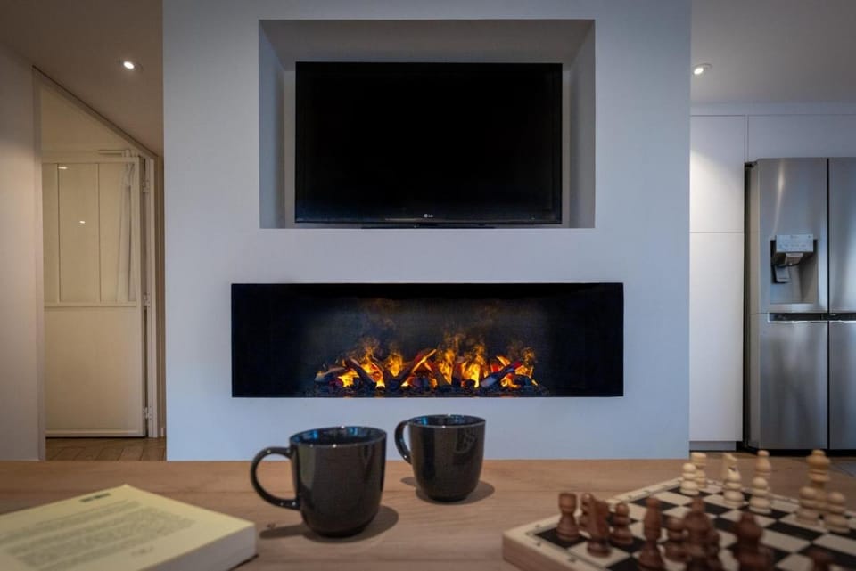 TV and multimedia, Living room, fireplace