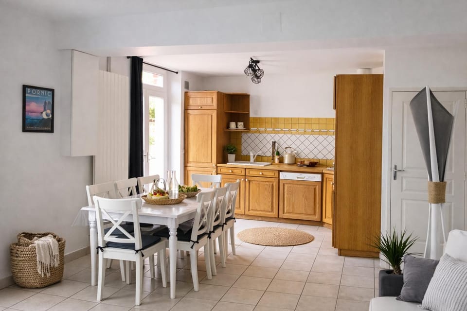 Kitchen or kitchenette, Dining area, pet friendly, stove