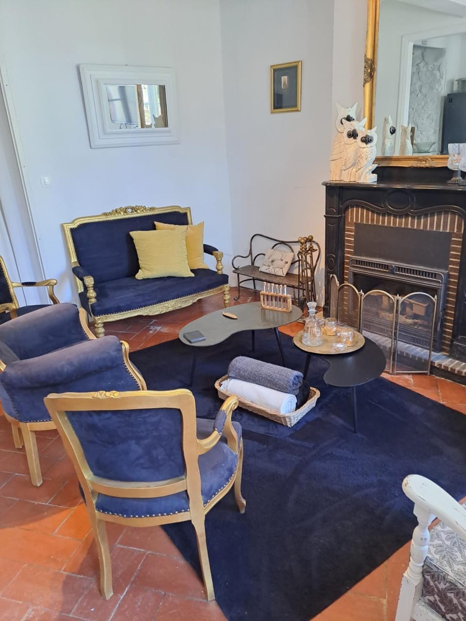 TV and multimedia, Living room, fireplace