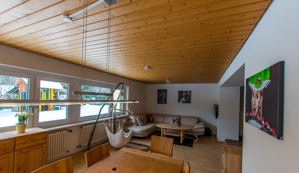 Communal lounge/ TV room, Living room, Dining area, Evening entertainment