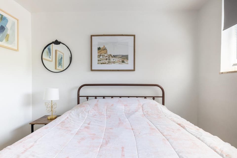 Georgetown Villas 1-1b Close to Cleveland Airport and the Rocky River Valley Apartment in Cleveland Heights