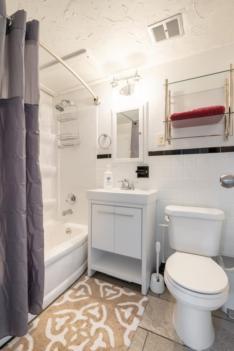 Georgetown Villas 1-1b Close to Cleveland Airport and the Rocky River Valley Apartment in Cleveland Heights