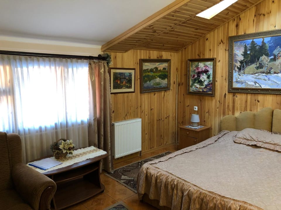 Bed, Balcony/Terrace, Bedroom, Mountain view, Street view, Family, Inner courtyard view