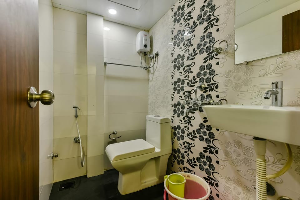 Shower, Toilet