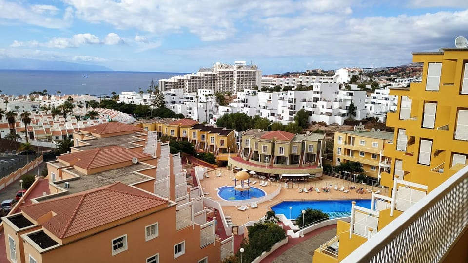Restaurant/places to eat, City view, Pool view, Sea view, Swimming pool, Inner courtyard view
