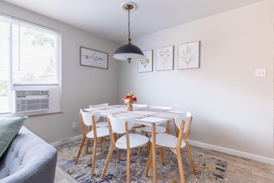 Georgetown Villas 2-1c King and Queen Bedrooms ideal for long stays! Apartment in Cleveland Heights