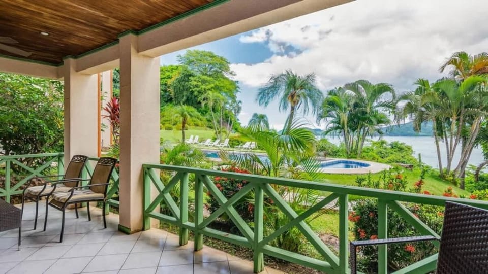 Elegant Condo with Brand-New Fixtures, Shaded Tropical Terrace, and Secluded Beach Access House in Playa Flamingo