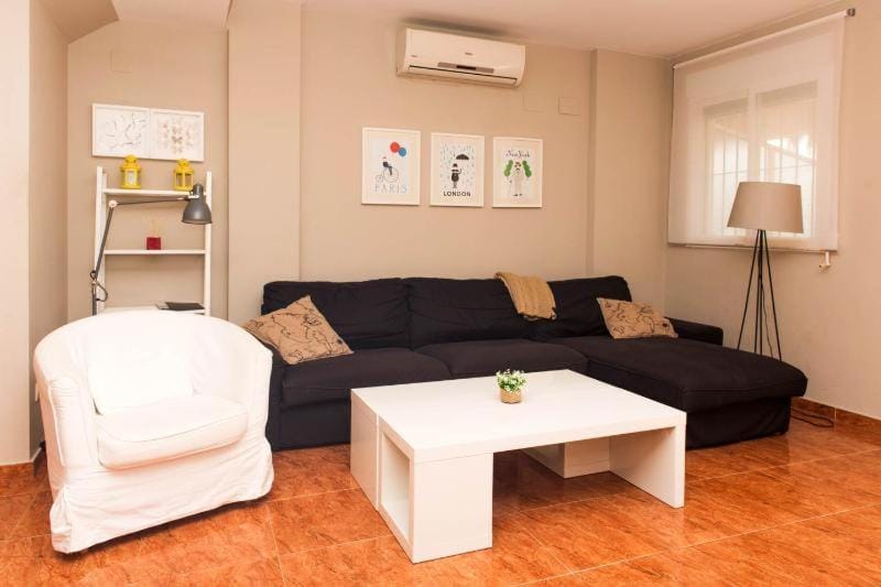 Communal lounge/ TV room, Living room, Seating area, air conditioner