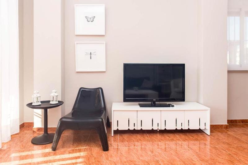 Communal lounge/ TV room, TV and multimedia, Living room, Seating area, Evening entertainment